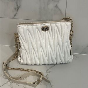Elegant White Quilted Chain Bag